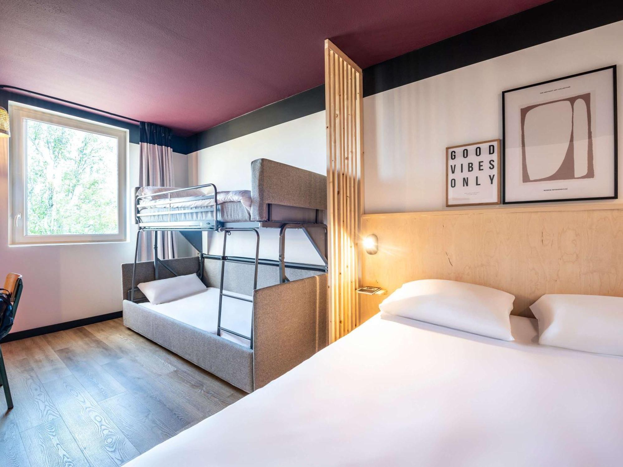 พรีเมียน คลาสโบร์ก เอ็น เบรสมอน ตักแนต Hotel Montagnat ภายนอก รูปภาพ