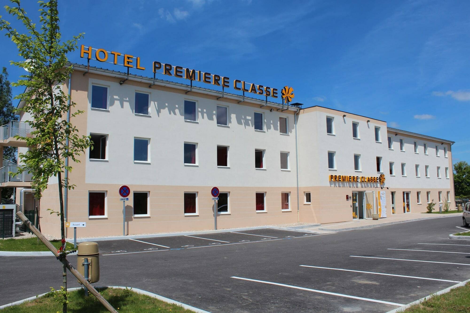 พรีเมียน คลาสโบร์ก เอ็น เบรสมอน ตักแนต Hotel Montagnat ภายนอก รูปภาพ